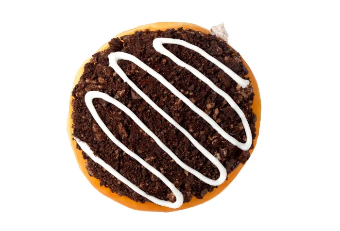 Dona Krispy Kreme rellena de OREO Cookies n Kreme con trozos de galleta OREO