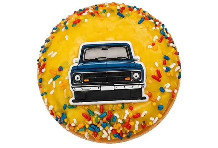 Dona Krispy Chevrolet con forma de camioneta rellena de manjar